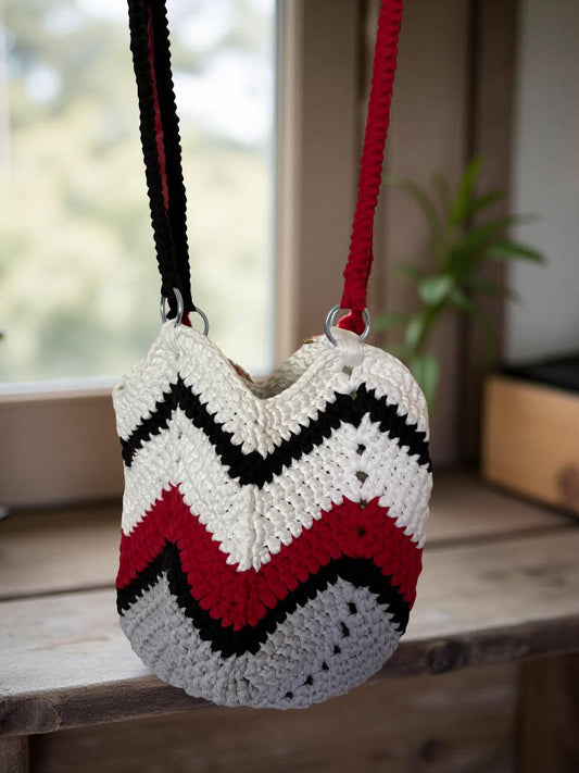 Crochet Meadow Shoulder Bag - Red Grey
